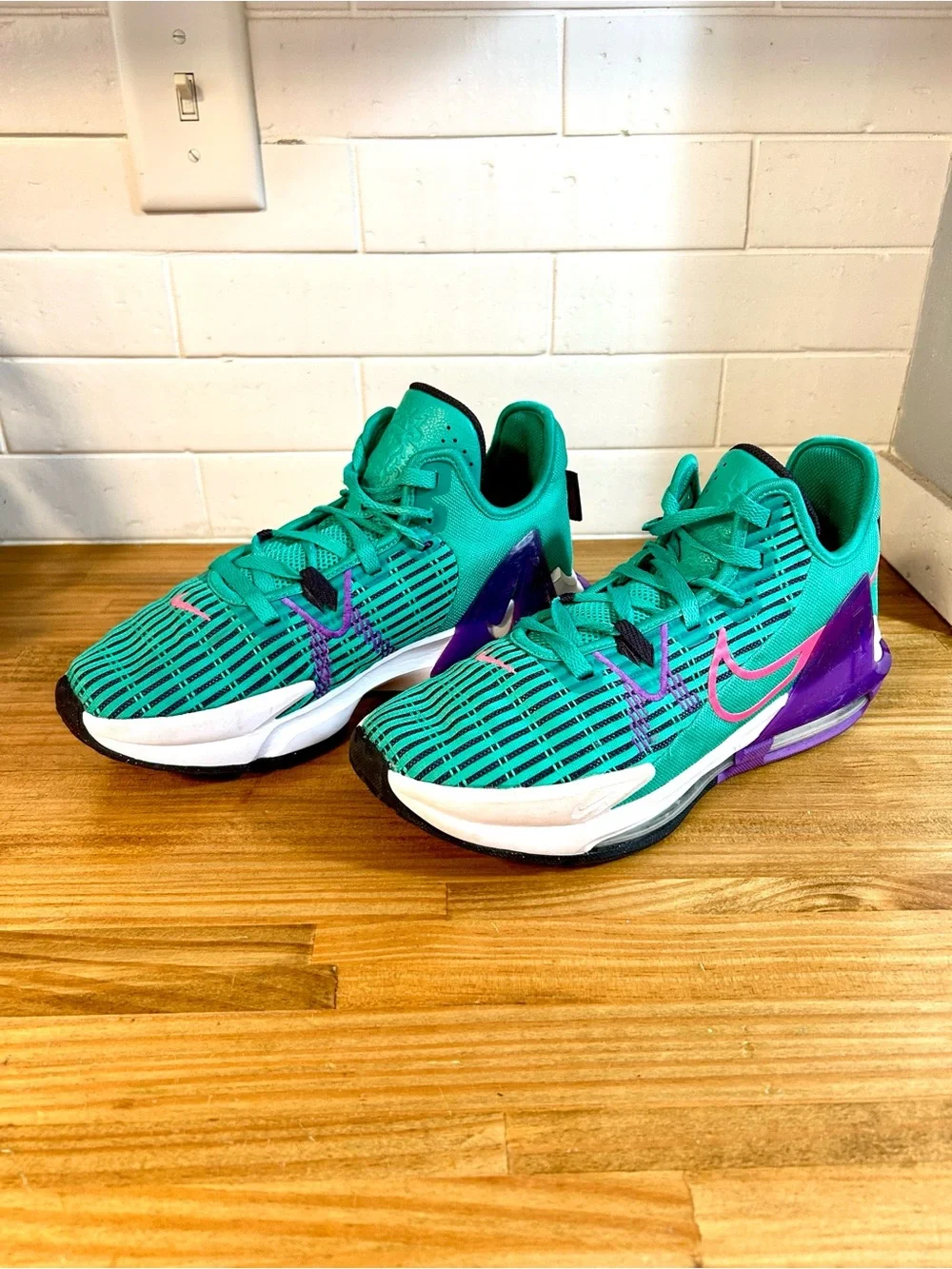 Nike Lebron Witness VI Clear Emerald/Wild Berry CZ4052-300 Men's Sneakers Sz 8.5